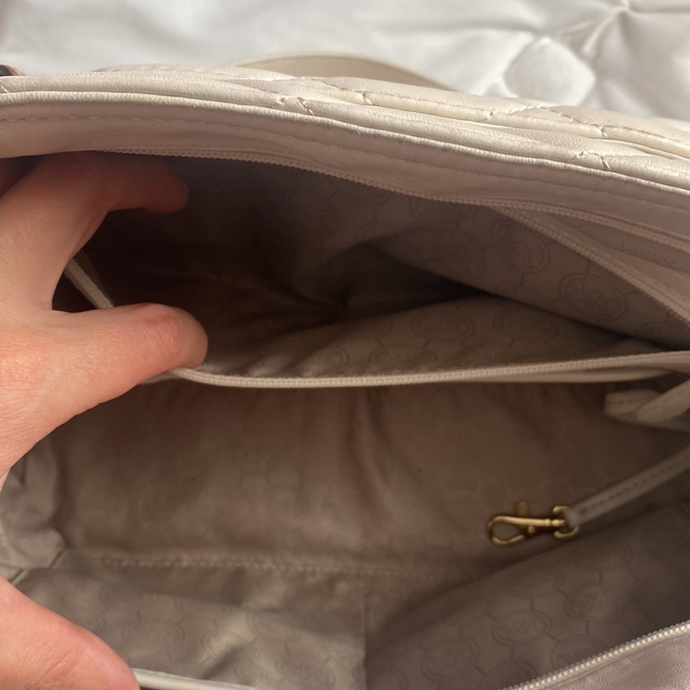 Michael Kors Ivory quilted shoulder bag - Picture 11 of 15